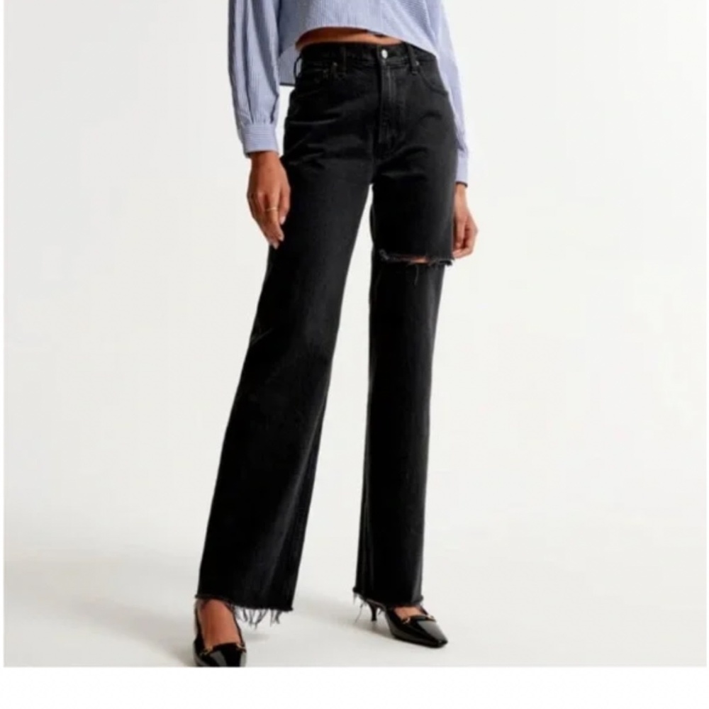 Abercrombie and Fitch 90’s relaxed high rise Jean